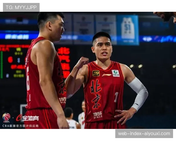 北京首钢111比84大胜新疆队 陈盈骏三分8中7贡献29分5篮板8助攻